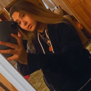 Meet your Posher, Izzy